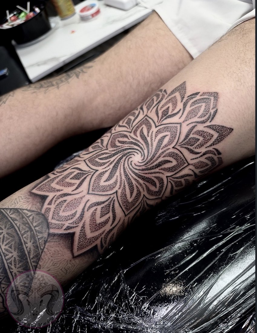 Spinning dotwork mandala on the thigh