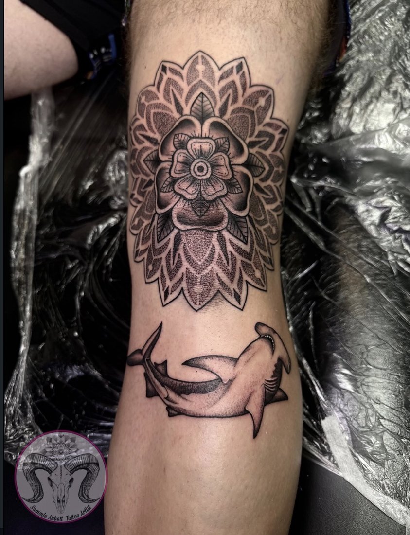 Mandala with a Tudor rose and hammerhead shark on the thigh